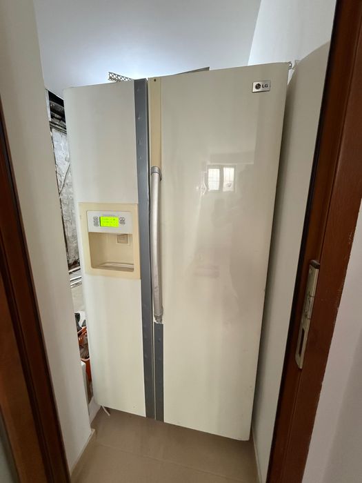 Frigider LG side by side