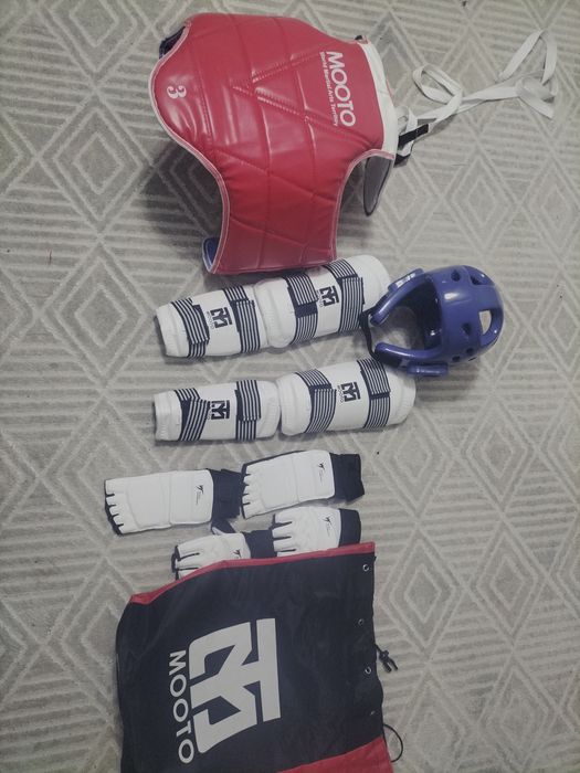 Протектор,щитки,шлем,обувь для тэйквандо