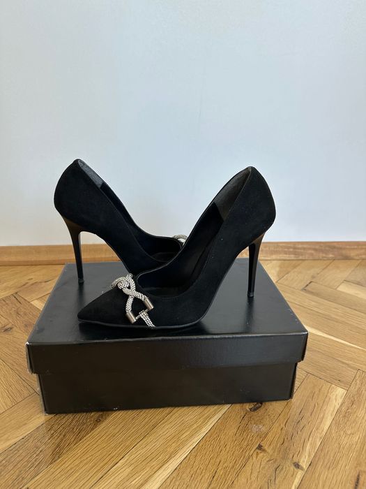 Елегантни черни обувки