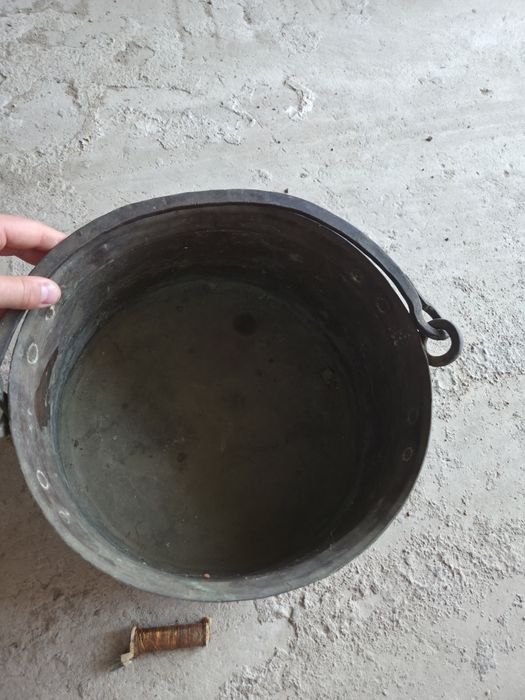 Ceaun cupru! Este ținut in pod de câțiva ani!