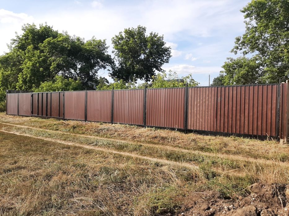 Продам забор из проф листа длина 20 м