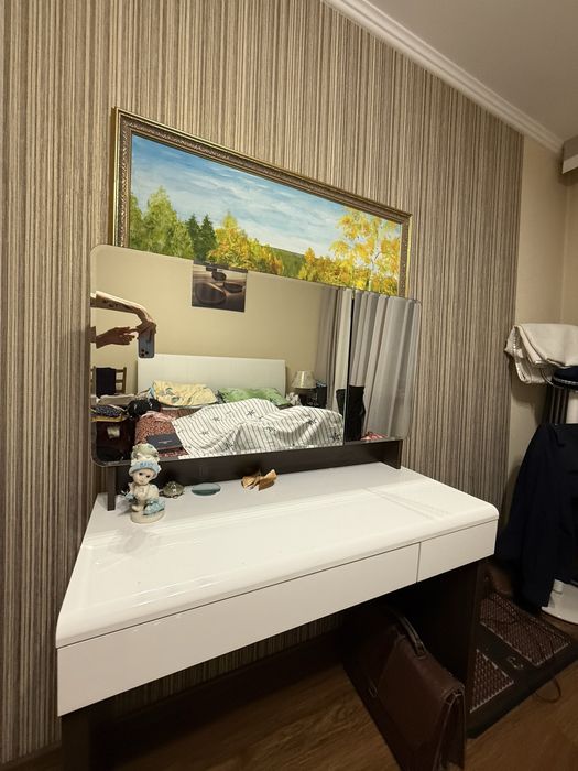 Продам туаленый столик