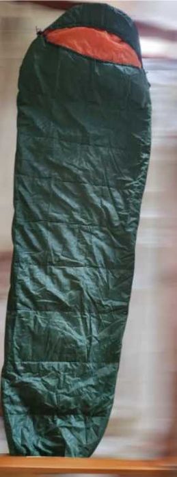 Почти нов спален чувал Crivit – надеждно удобство за къмпинг и планини