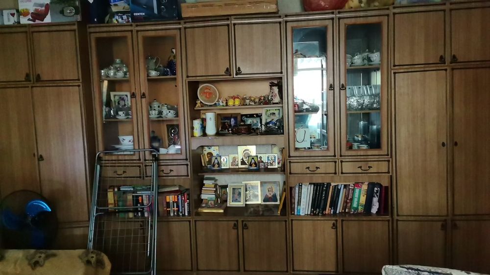 Отдам даром диван стенку