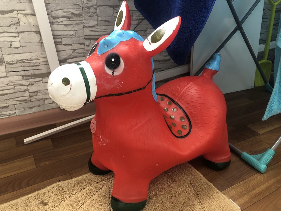 Продам толокар и ослик игрушки