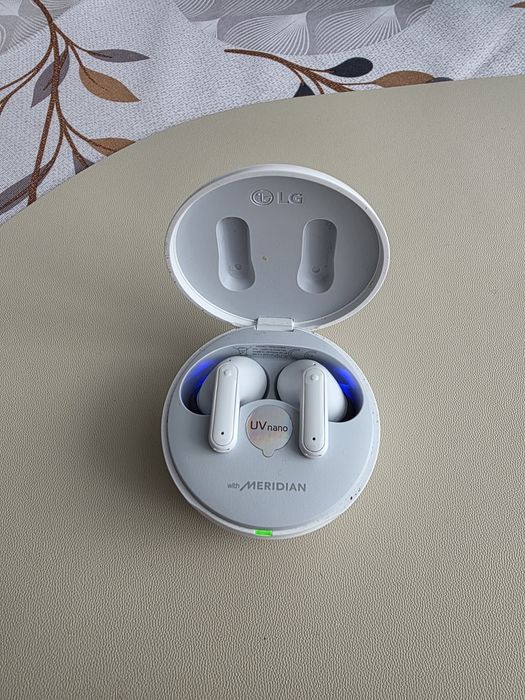 True wireless earbuds LG Tone free FP8W