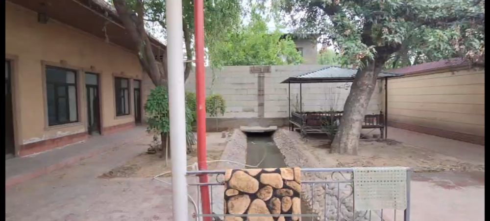 3 sotixli eski choyxona uchastkasi sotiladi.