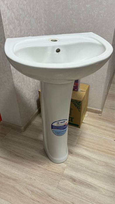 Продам раковину с пьедисталом