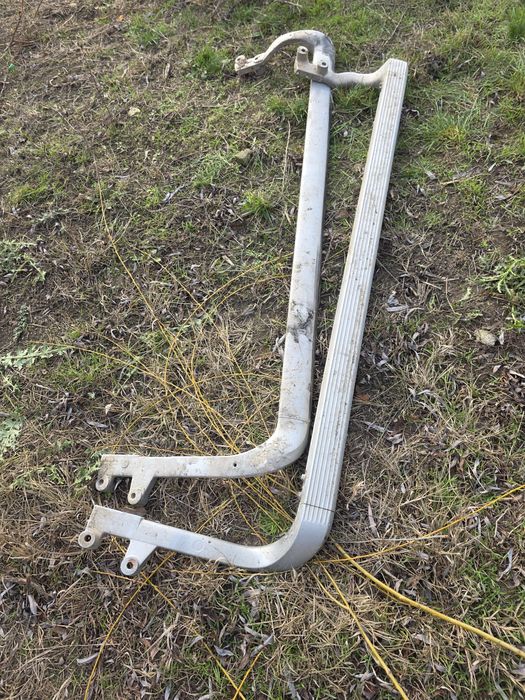 Trepte laterale pentru un Volvo XC90