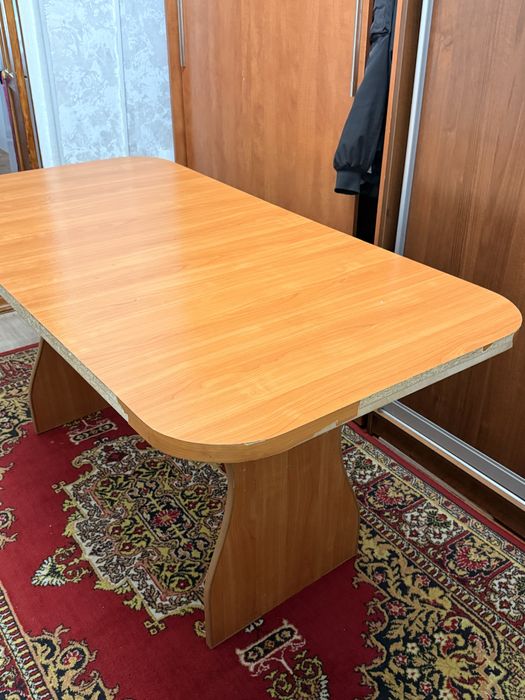 Стол для кухни продается