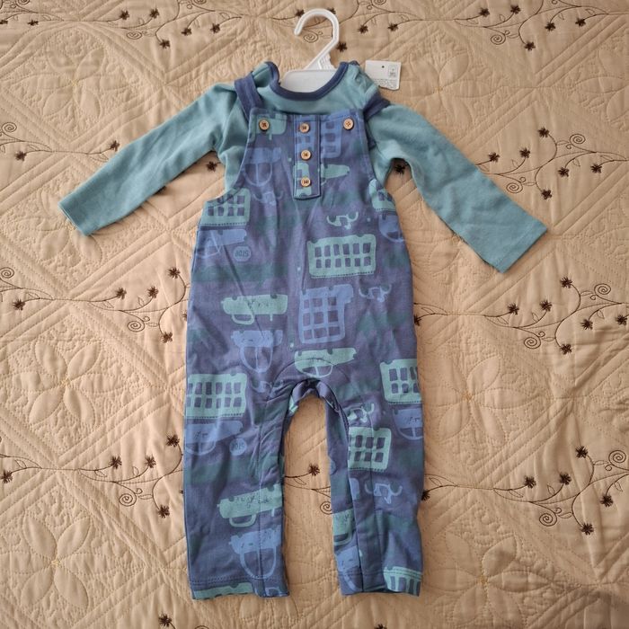 Чисто нови детски дрехи.