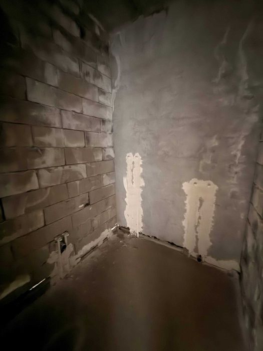 Продаётся 2х комнатная квартира в состоянии коробки в центре города