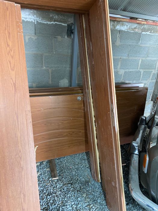 Масивни Врати сьс Брави и каси