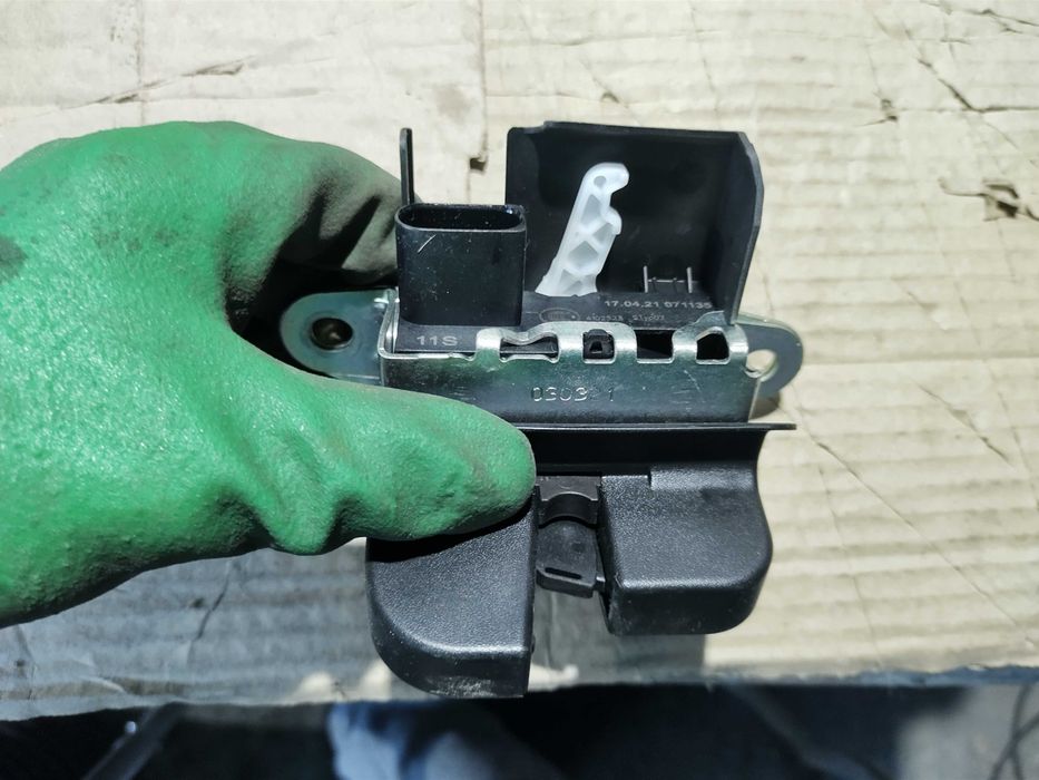 Брава Задна Врата Багажник VW ID.3 E11 pro