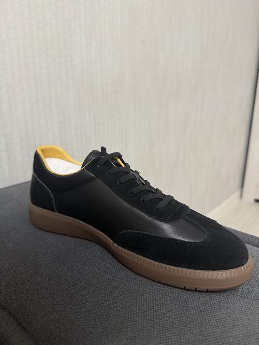 Кроссовки новые!!