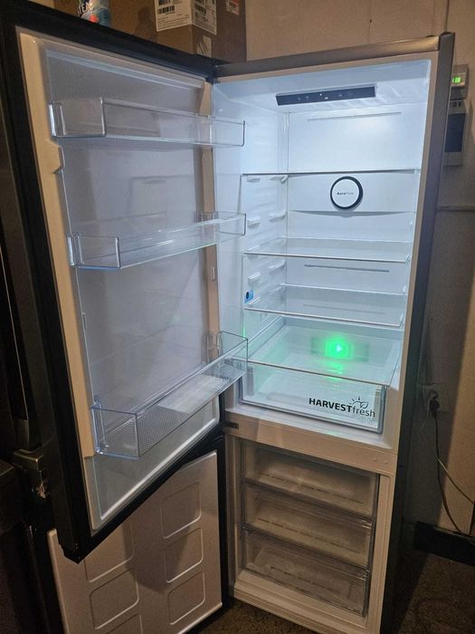Frigider Beko, 301 l, No Frost, Inverter, AeroFlow, HarvestFresh, H 179.6 cm, Gri Nou!