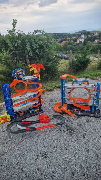 Vând jucării Hot Wheels