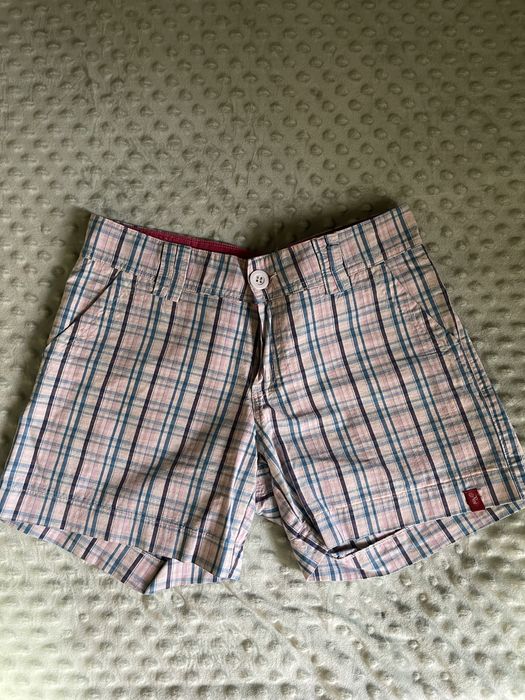 Продаются женские шорты (размер S, подходит на M)