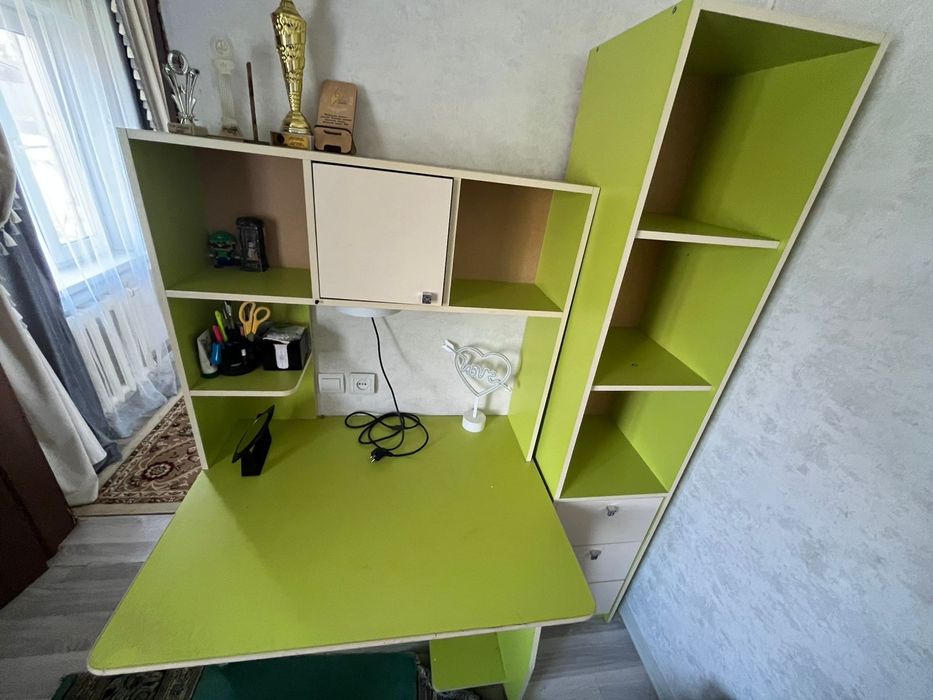 Продам парту+шкаф