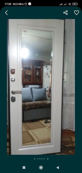 Продается  входная дверь железная с обратной стороны зеркалом б/у