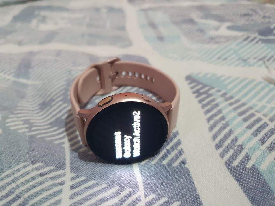 Продам  смарт  часы отличное состояние