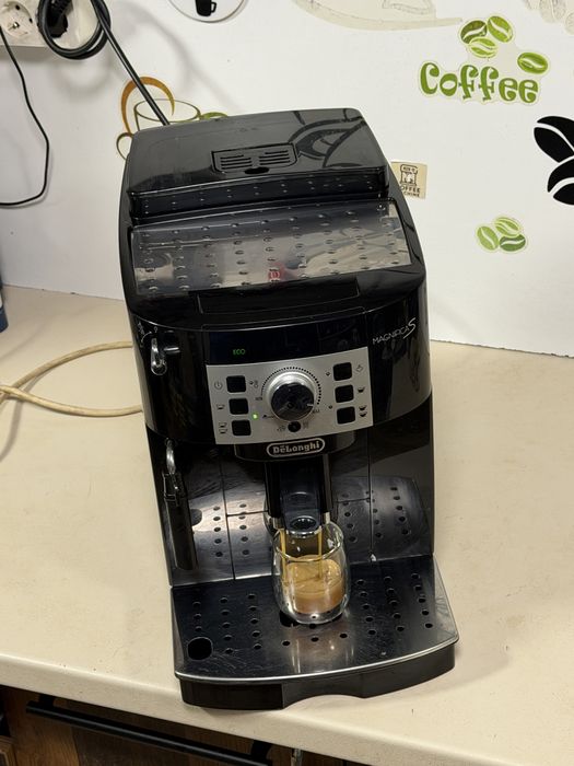 Кафемашина кафе автомат delonghi magnifica S с гаранция