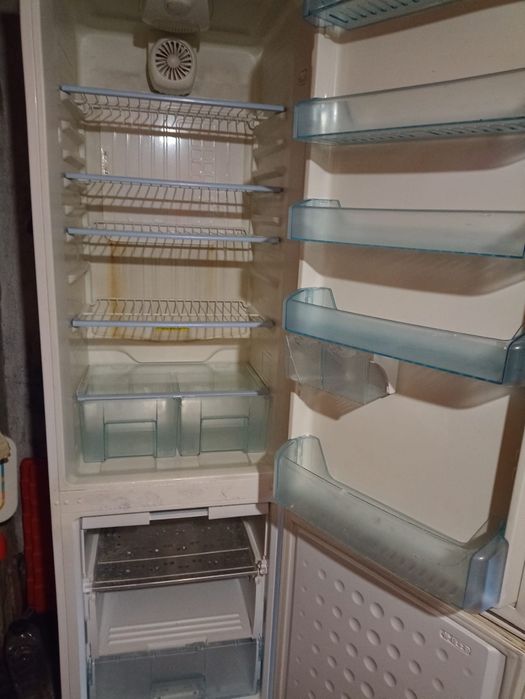 Vând frigider Artic