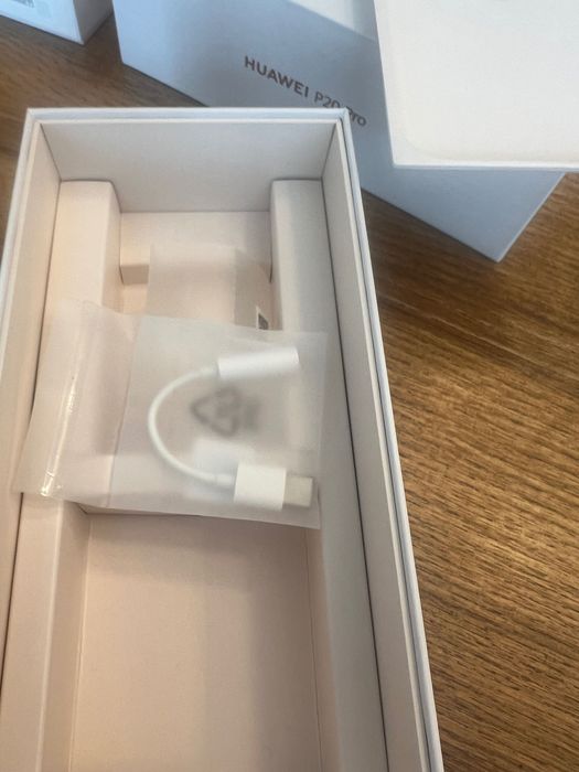 Продавам Huawei P20 Pro - 2 броя за части