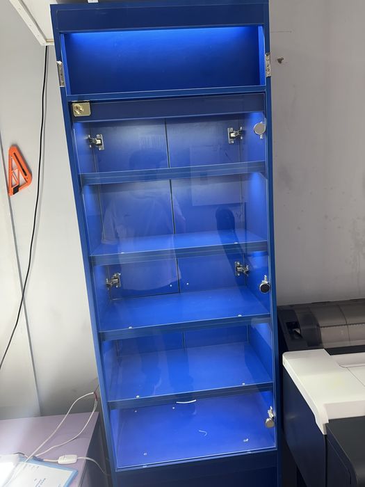 Витрина с подсветкой район апорта