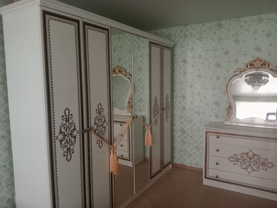 В продаже спальный гарнитур