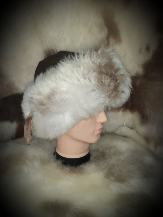 Дамска шапка от естествена кожа