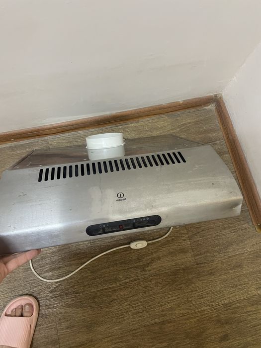 Вытяжка для кухни Indesit