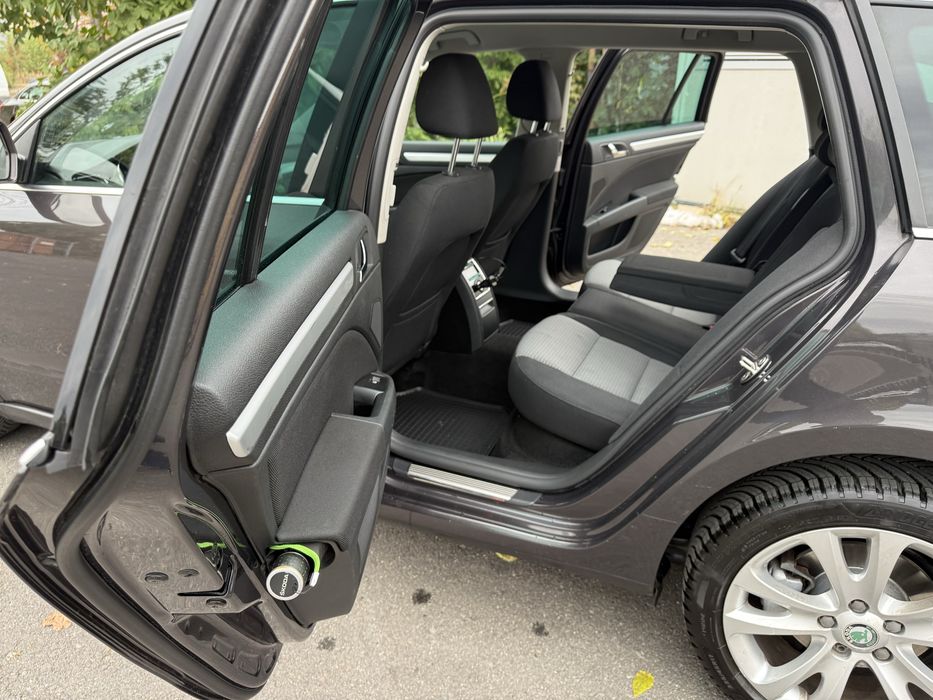 SKODA Superb 2011 — imagine 5