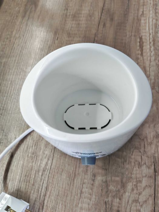 Продавам в добро състояние Ел. нагревател за шишета и бурканчето