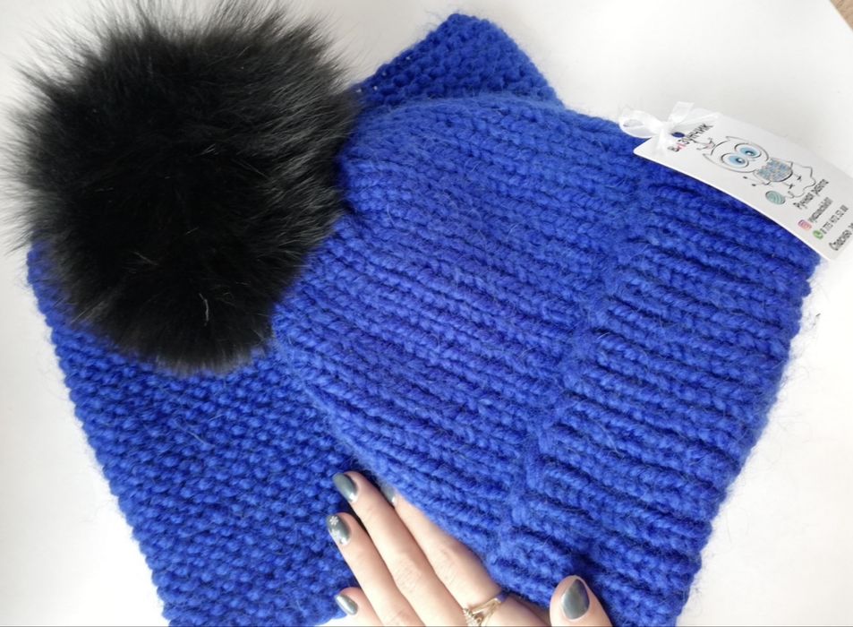 Продам куртки и шапки