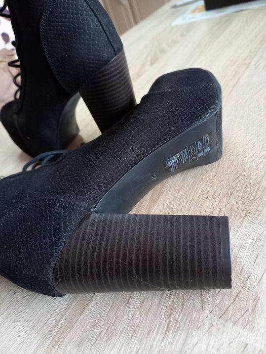 Botine dama,marimea 37.Pret.20 lei.