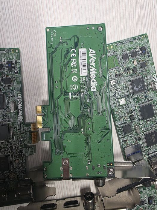 Vand Placa captura AVerMedia AVerTV CaptureHD H727 E 6 bucati