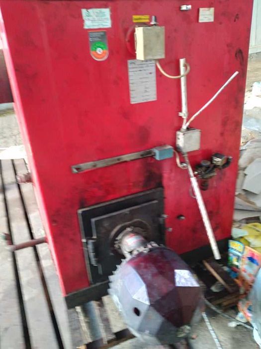 2 centrale  una pe ulei ars si pe lemne de 80 kw si wismman de 35kw