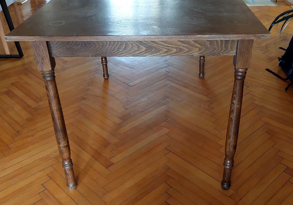 Masă de lemn 8 locuri in stare bună