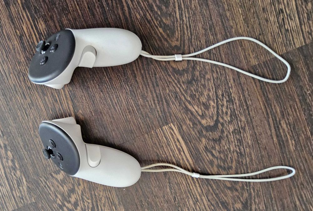 Meta Quest 3 cu accesorii