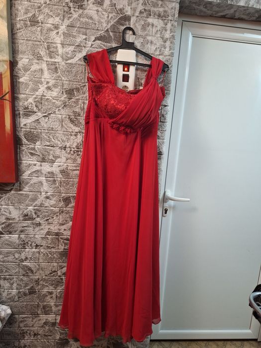 Елегантна Дамска Рокля За Празници. Вечерна !!!  Напълно Нова !!!