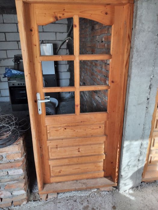 Vând usi și ferestre din lemn