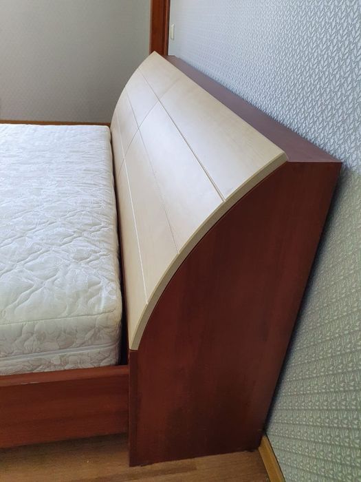 Продам кровать с тумбой