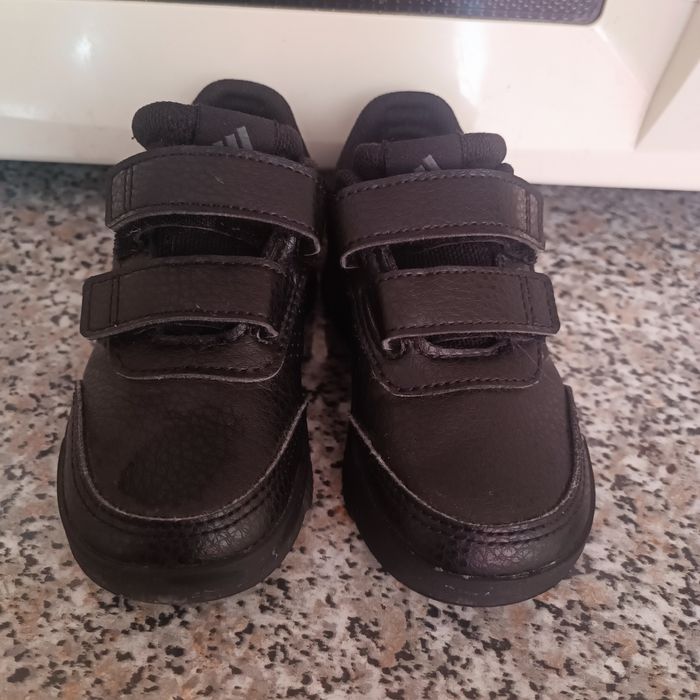 23 номер Адидас в отлично състояние