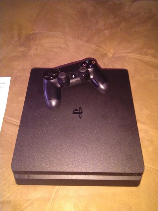 PS4  slim с хитови игри в гаранция до 2024г