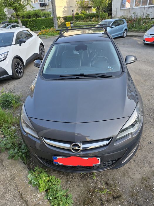 Vând Opel Astra Sport Tourer