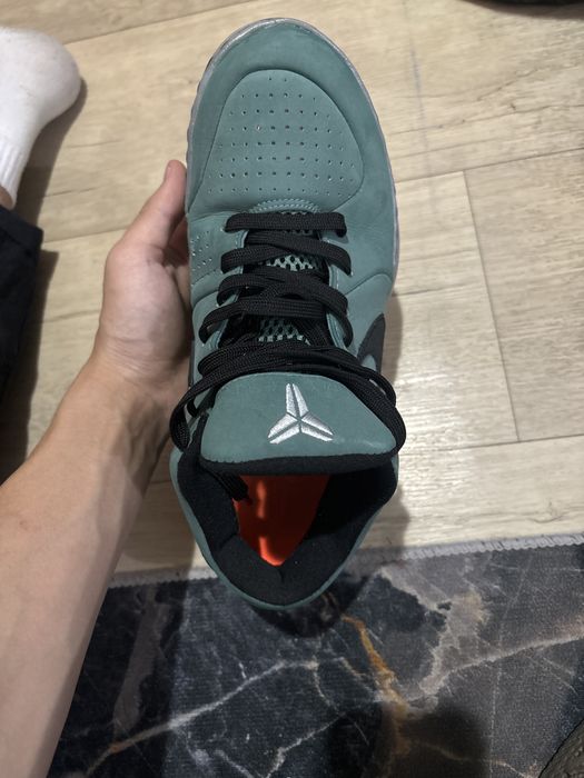 Кроссовки kobe 4  размер 43 маломерит