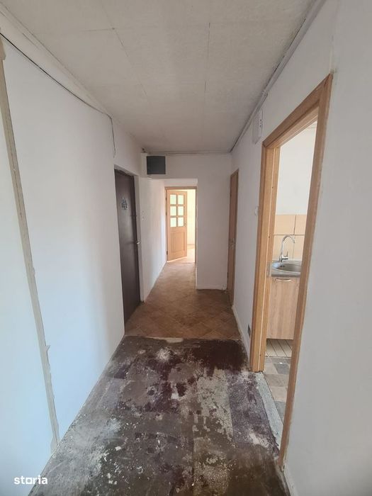 Cartierul Scriitorilor-strada Zizinului,2 balcoane,decomandat.