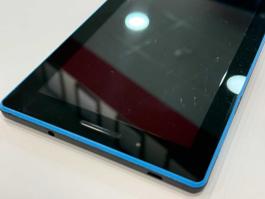 Таблет Lenovo TB-3710i