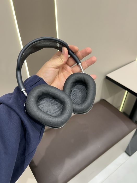 Air Pods Max.
